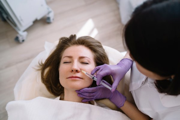 Top anti-cernes to achieve a rejuvenated eye appearance