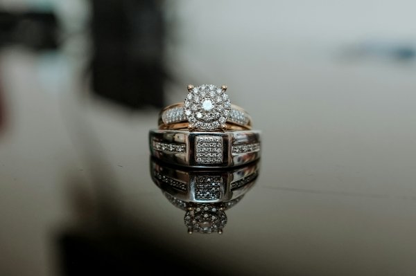 Explore des bagues sur mesure pour un look inoubliable